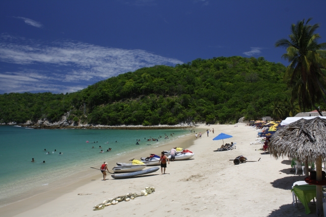 Motos de agua junto al mar